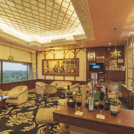 Hotel Clarks Shiraz Агра Екстериор снимка