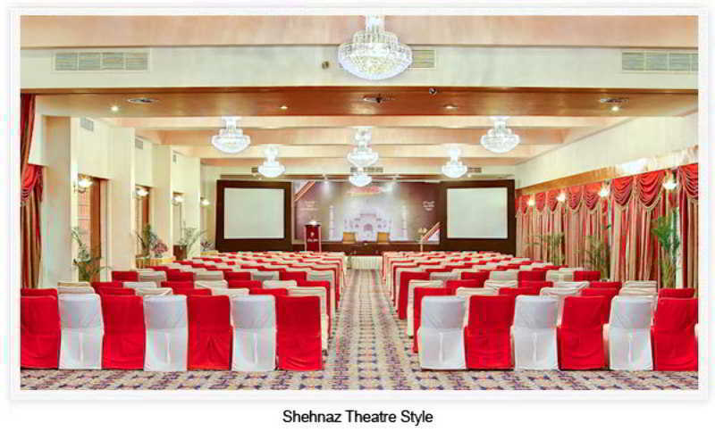 Hotel Clarks Shiraz Агра Екстериор снимка