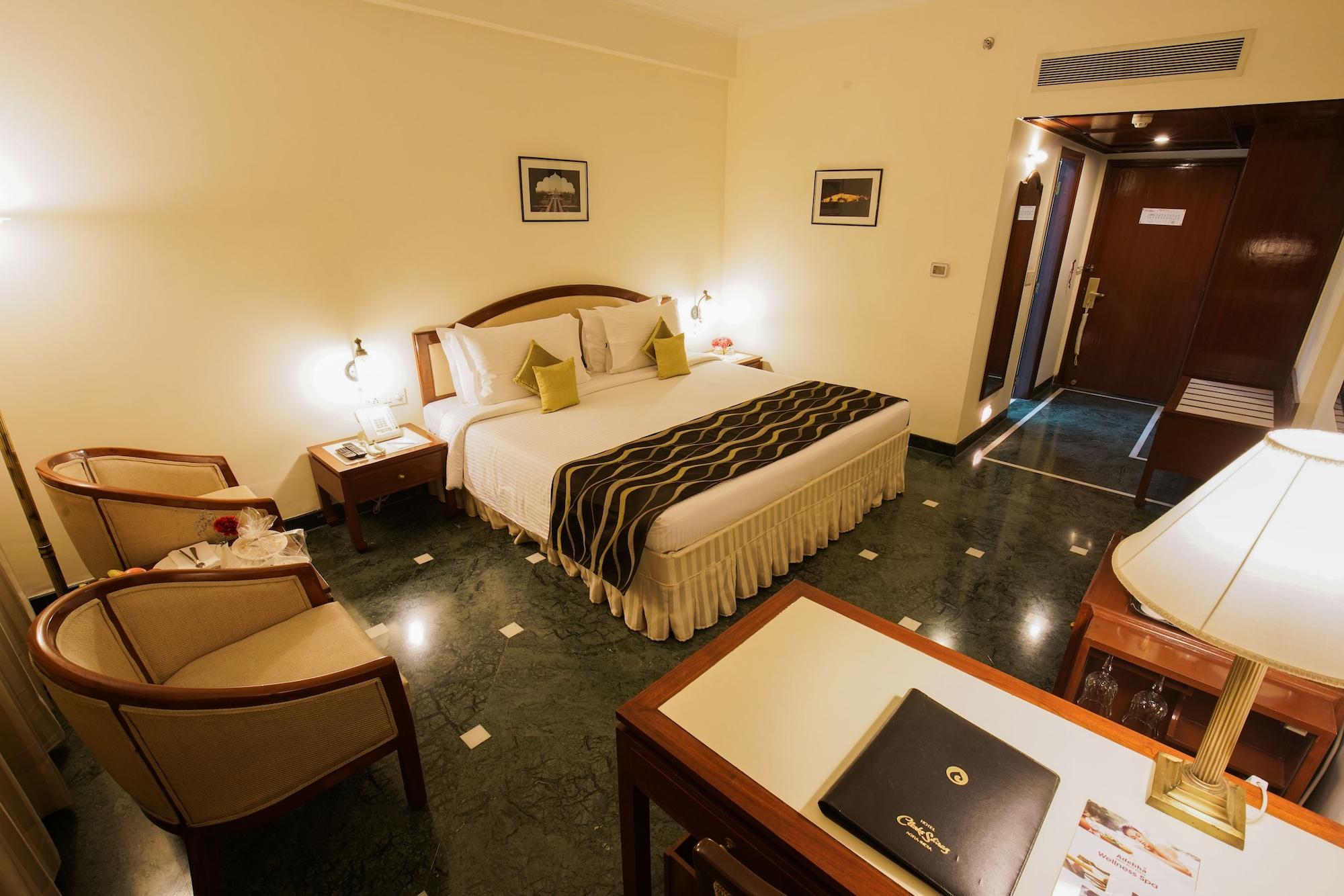 Hotel Clarks Shiraz Агра Екстериор снимка