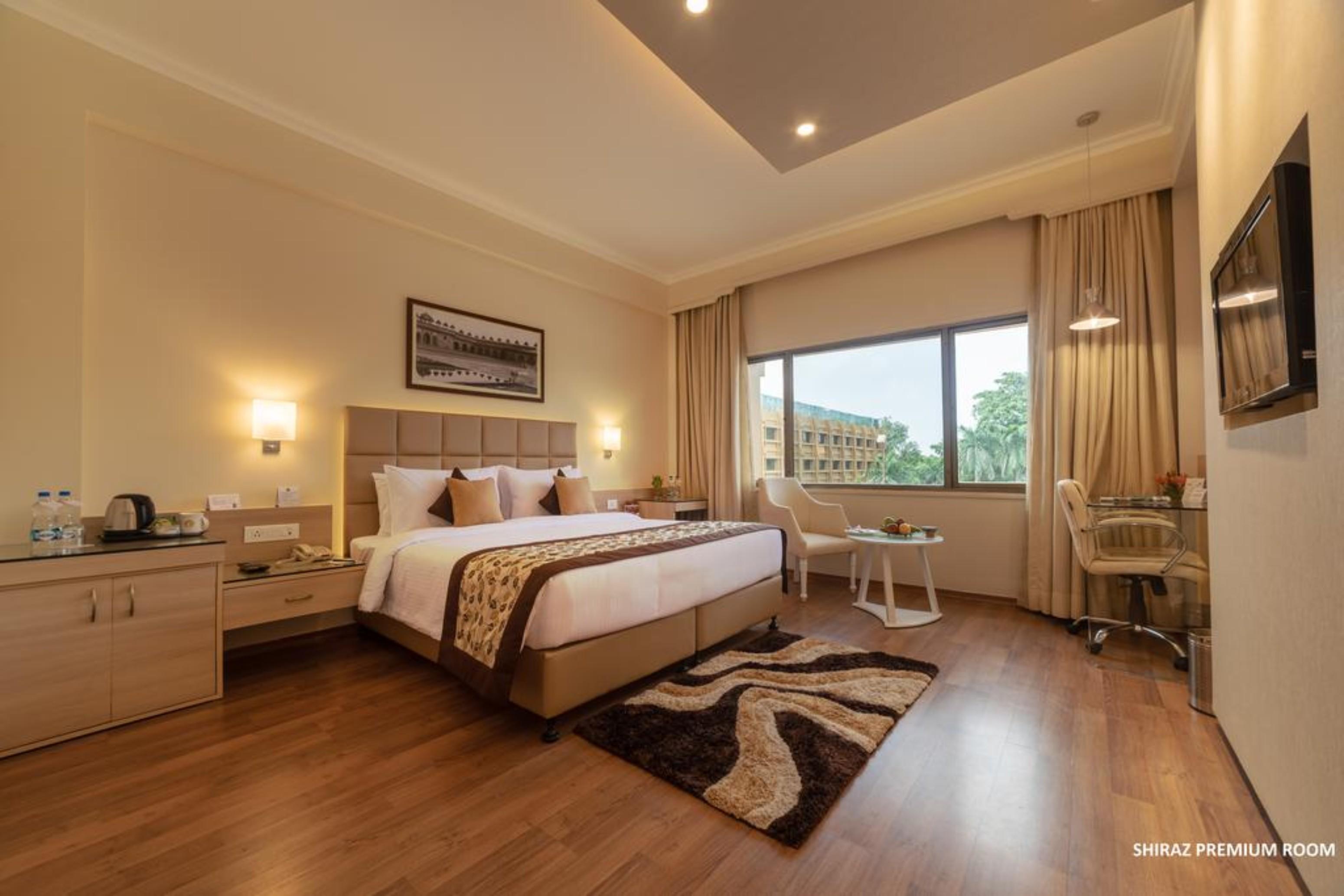 Hotel Clarks Shiraz Агра Екстериор снимка