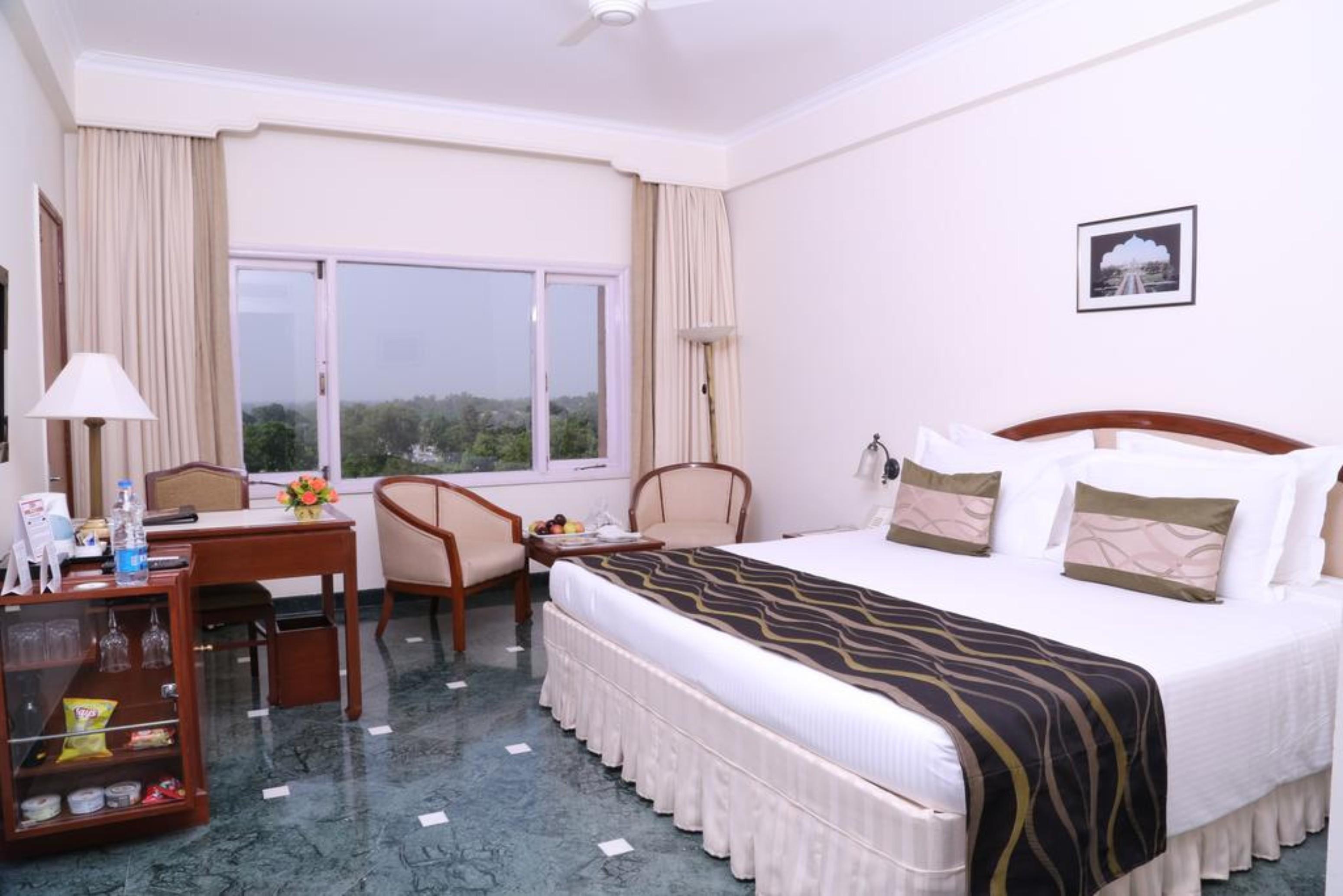 Hotel Clarks Shiraz Агра Екстериор снимка