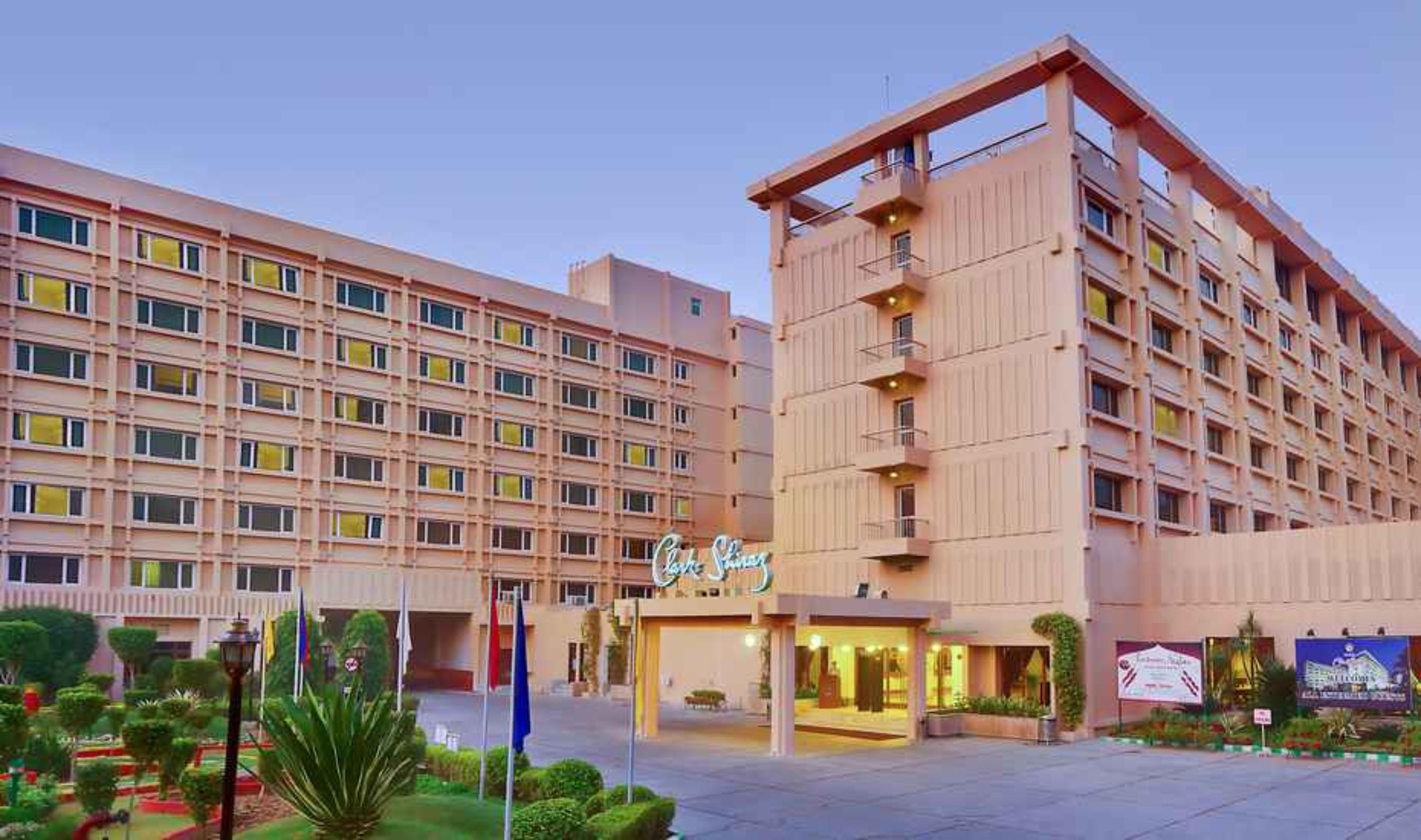 Hotel Clarks Shiraz Агра Екстериор снимка