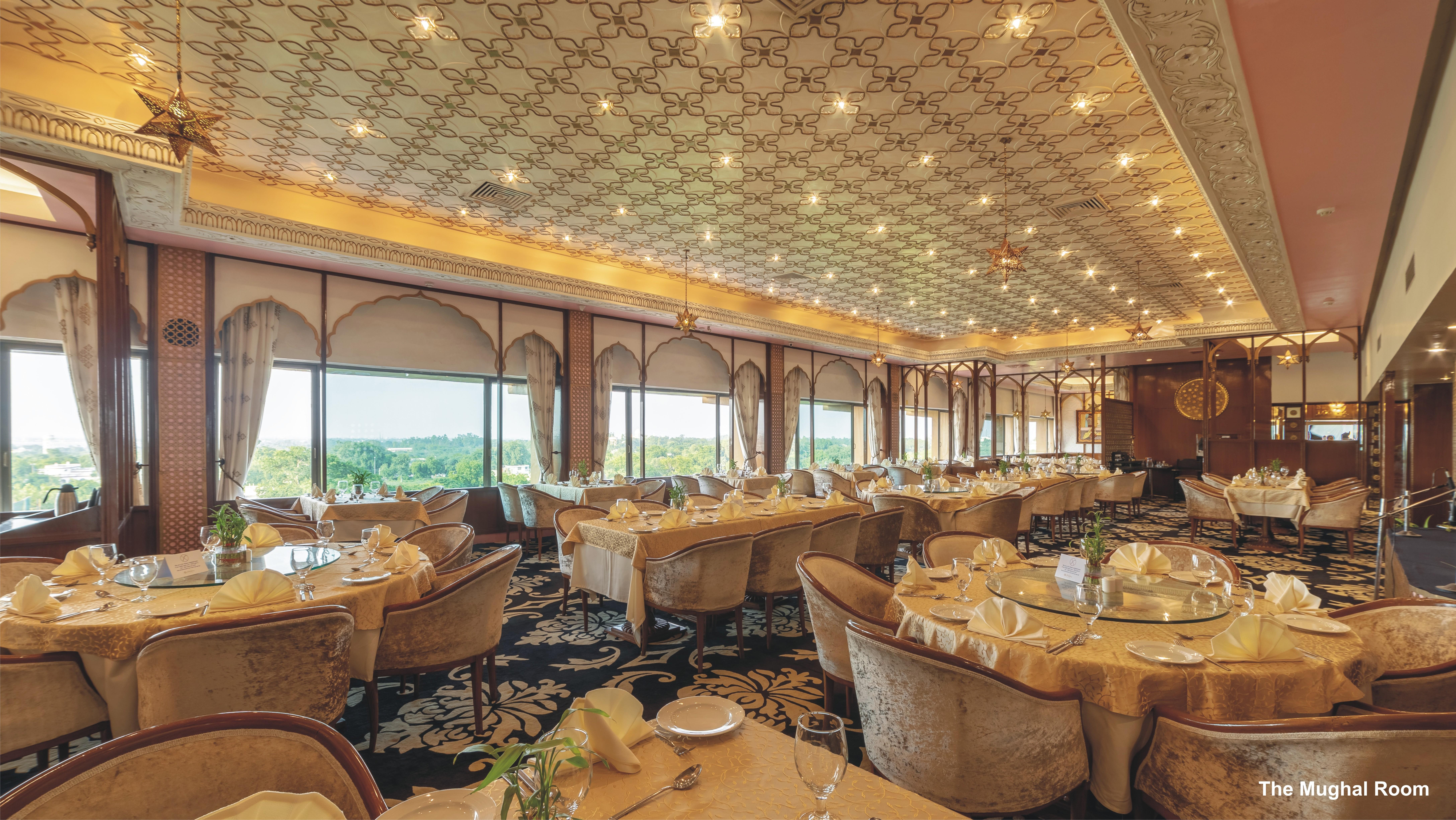 Hotel Clarks Shiraz Агра Екстериор снимка