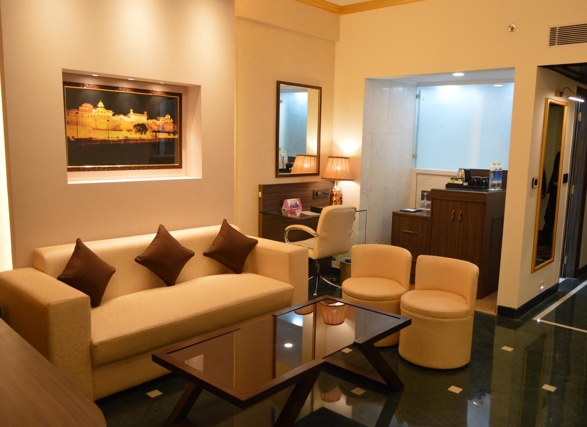 Hotel Clarks Shiraz Агра Екстериор снимка