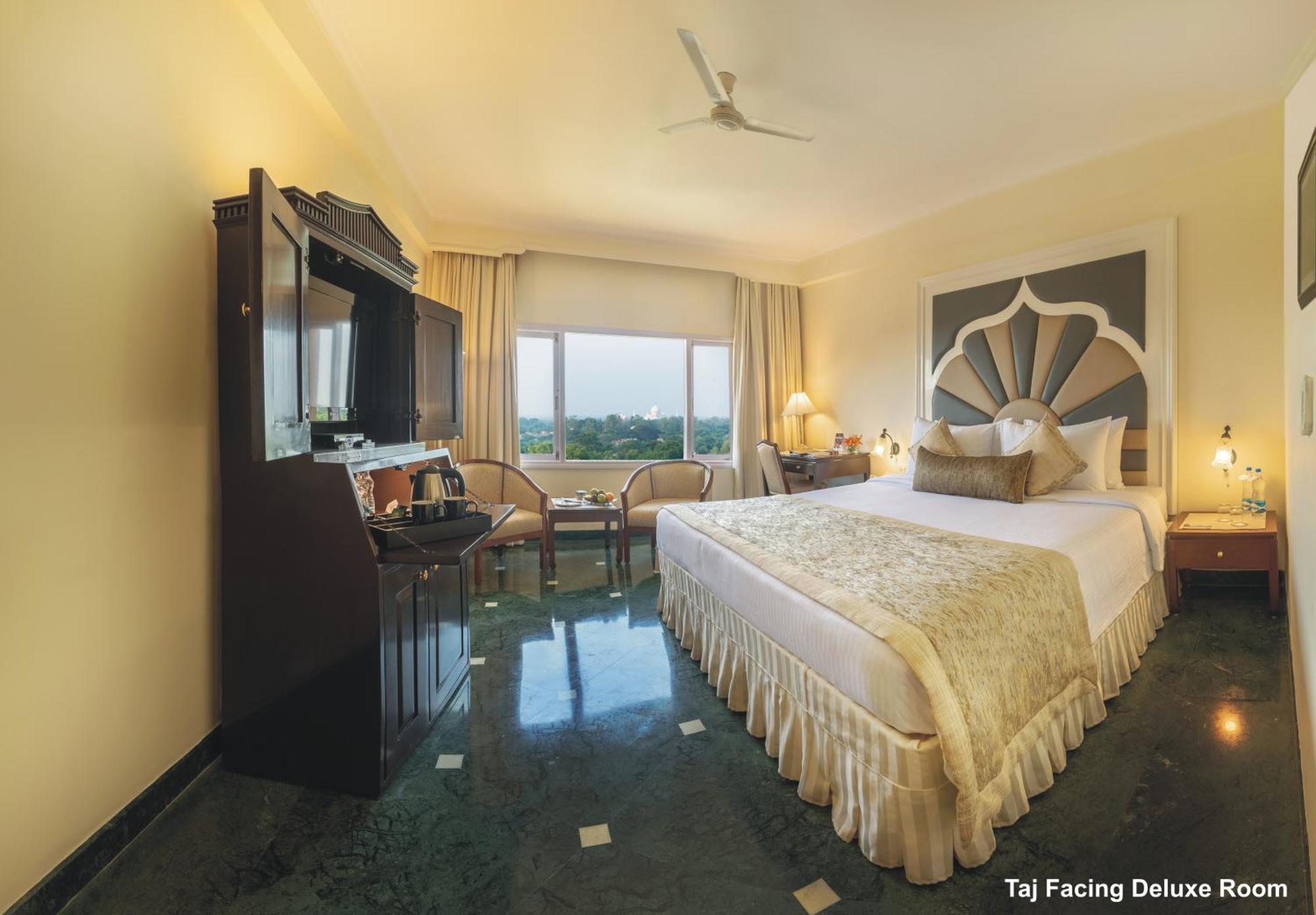 Hotel Clarks Shiraz Агра Екстериор снимка