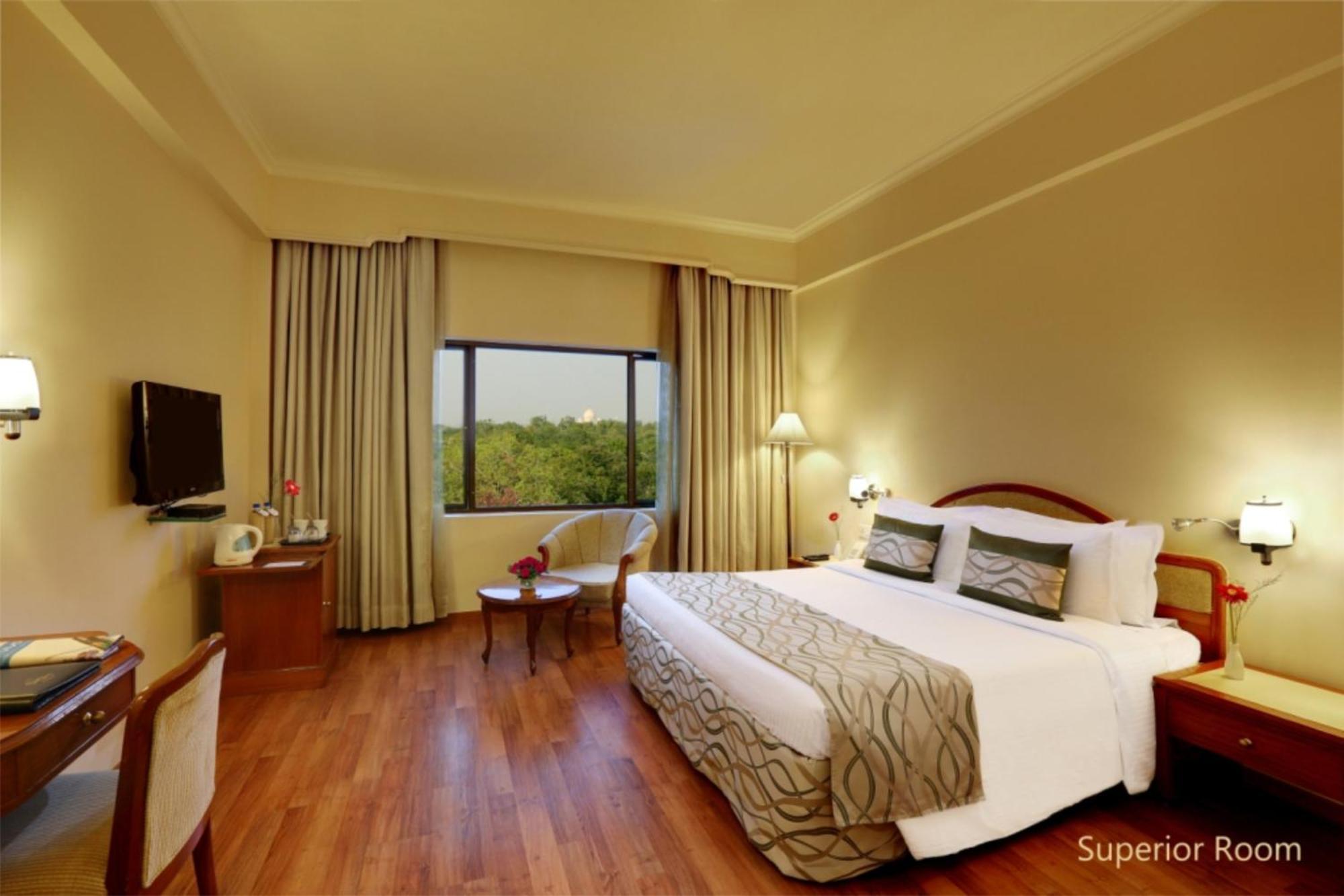 Hotel Clarks Shiraz Агра Екстериор снимка