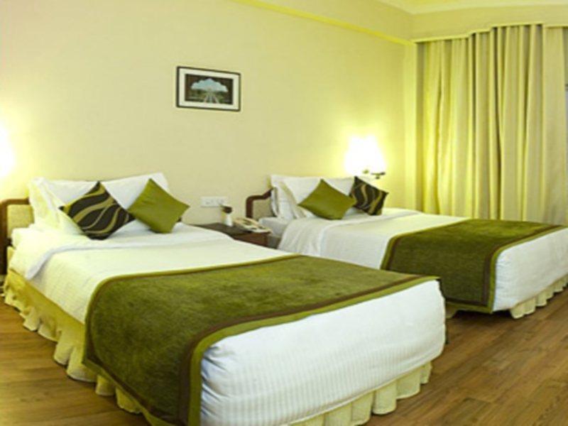 Hotel Clarks Shiraz Агра Екстериор снимка