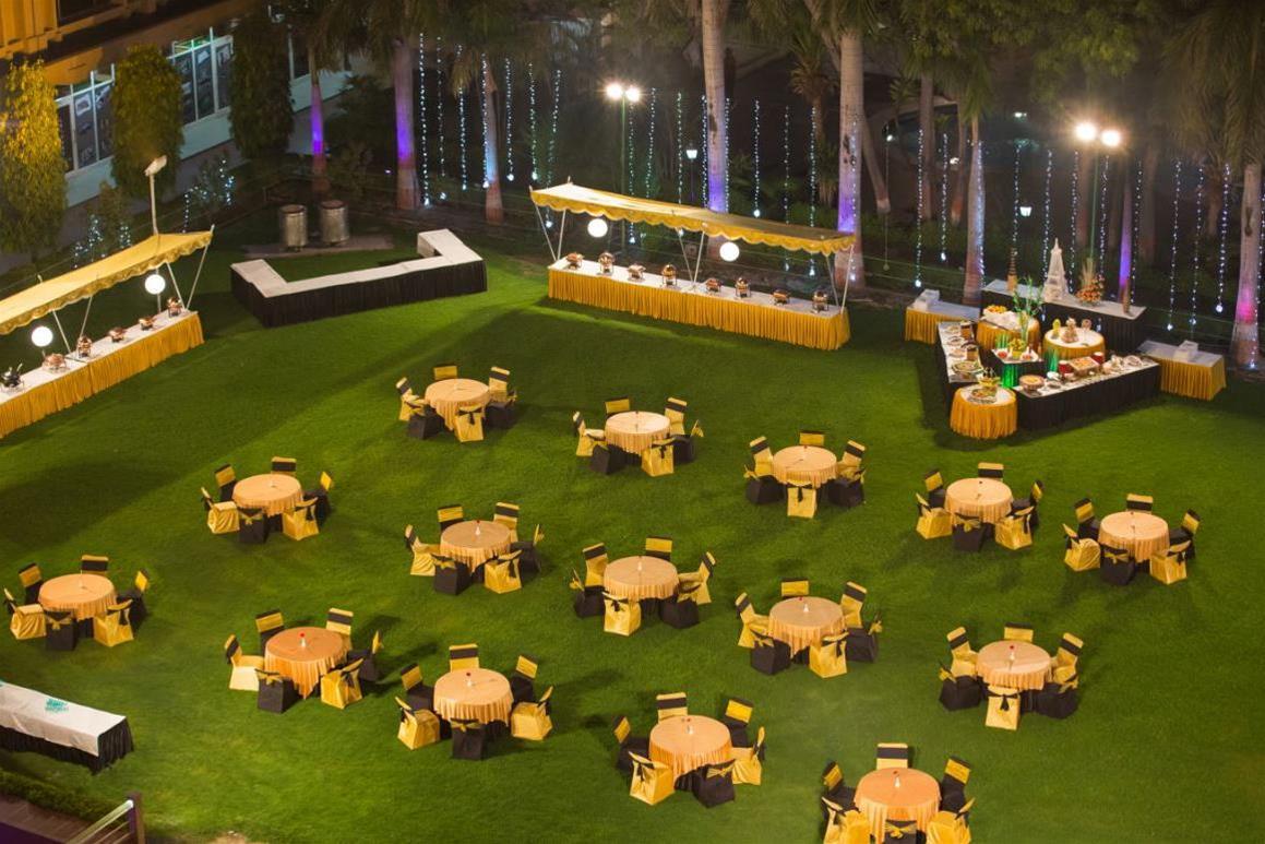 Hotel Clarks Shiraz Агра Екстериор снимка